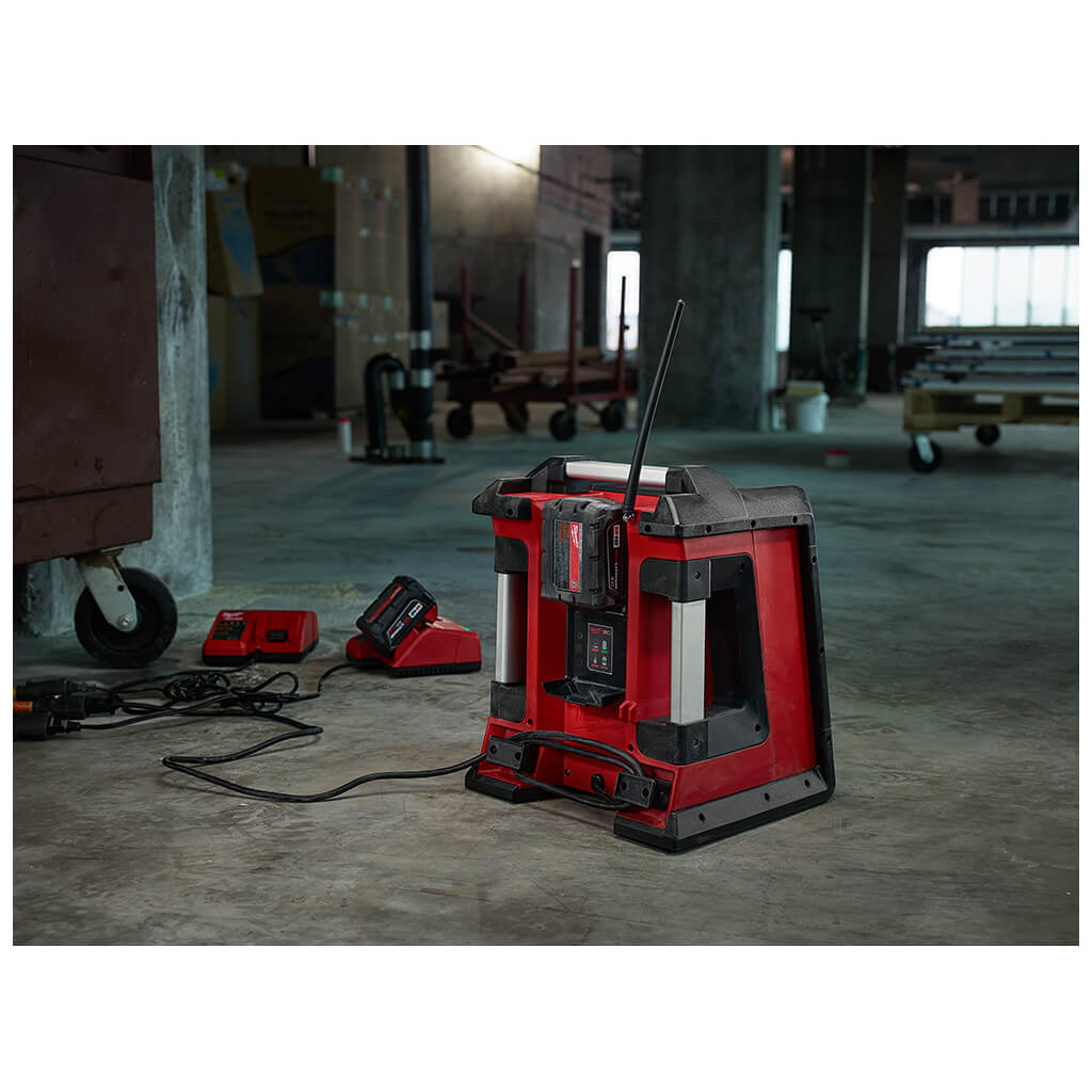 MILWAUKEE 2792-20 M18 WORKSITE BT RADIO/CHARGER