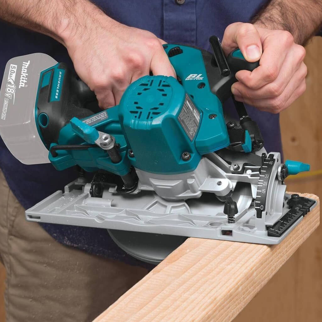 Makita DHS680Z 18-Volt LXT Lithium-Ion 6-1/2 in. Brushless Circular Saw (Tool Only)