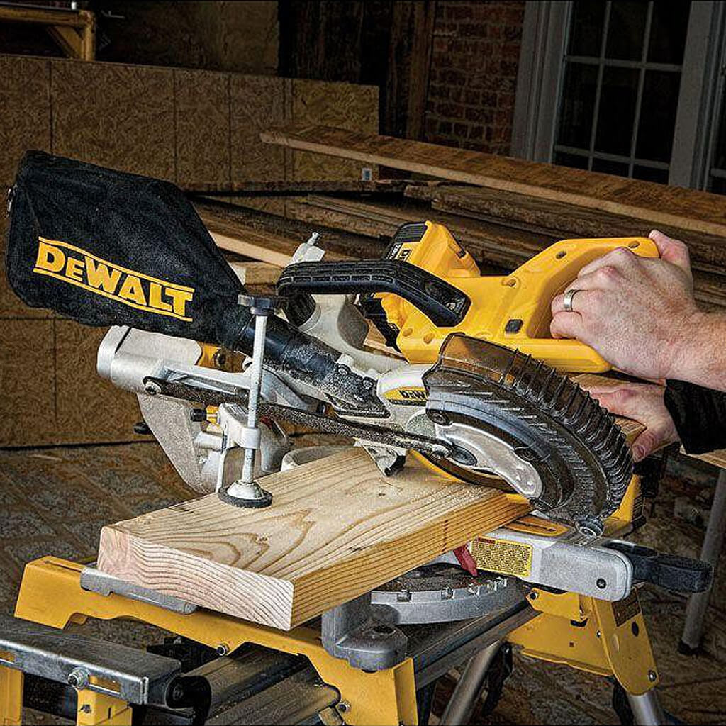 DEWALT DCS361B 20-Volt MAX Lithium-ion 7-1/4 in. Cordless Sliding Mitre Saw (Tool Only)
