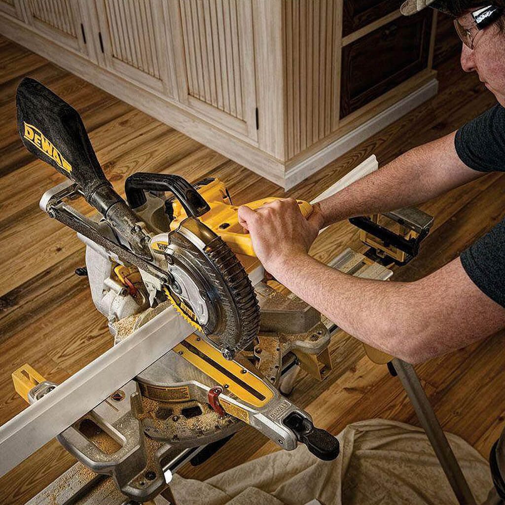 DEWALT DCS361B 20-Volt MAX Lithium-ion 7-1/4 in. Cordless Sliding Mitre Saw (Tool Only)