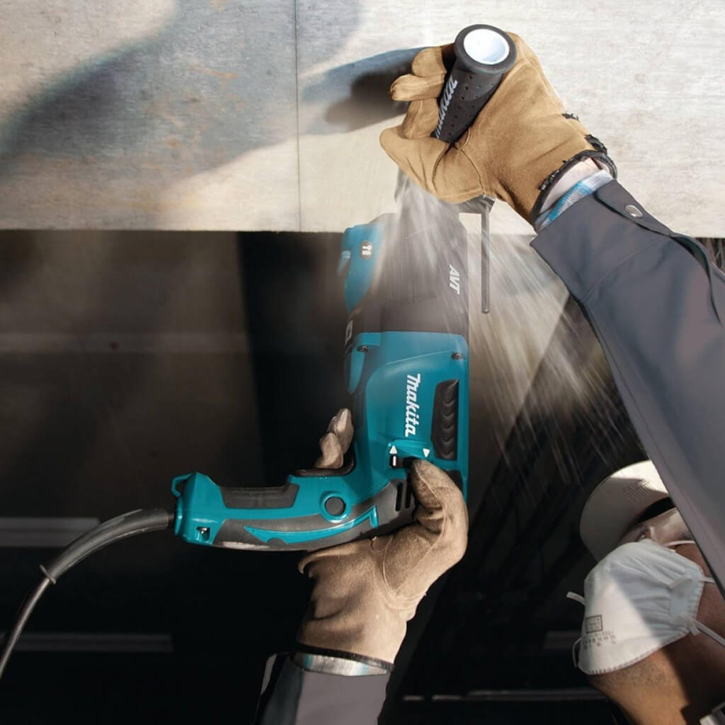Makita HR2631F 7 Amp 1 in. SDS-Plus AVT Rotary Hammer