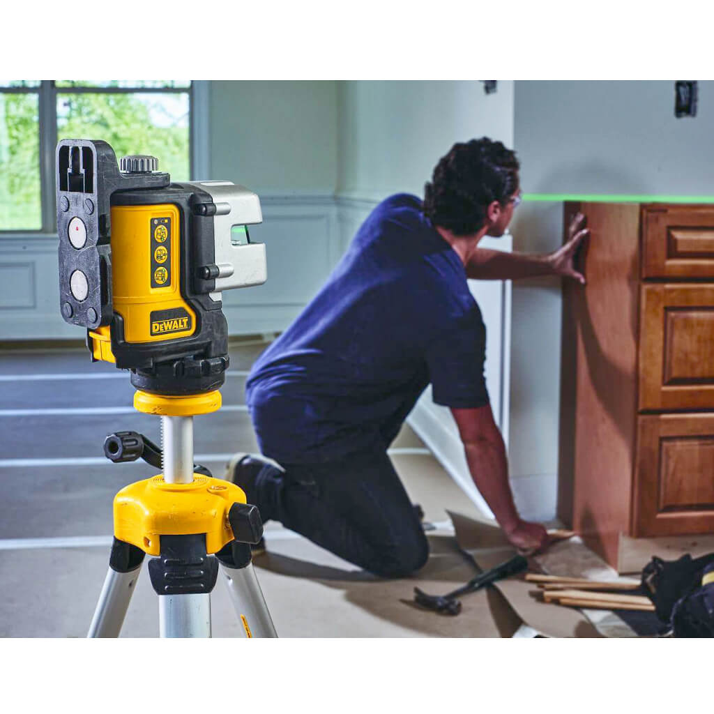 DEWALT DW089CG 3-Beam Green Line Laser Kit