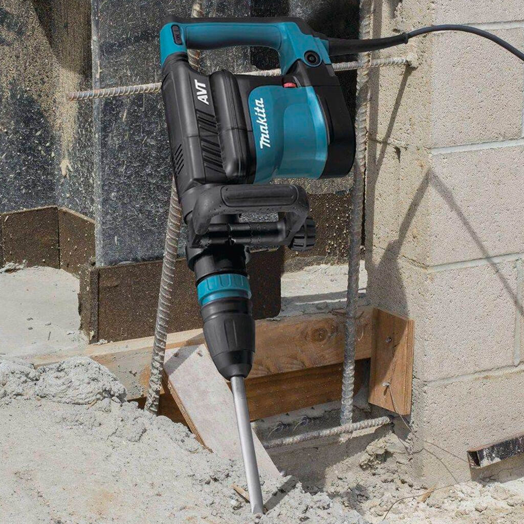  Makita HM1111C 14 Amp 17.3 lb. SDS-Max AVT Demolition Hammer