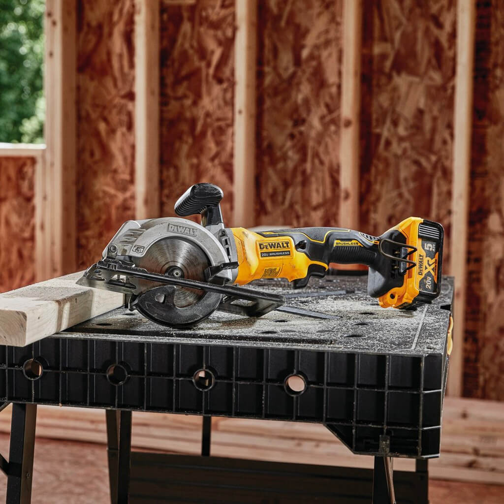 DEWALT DCS571B ATOMIC 20-Volt MAX Lithium-Ion 4-1/2 in. Brushless Circular Saw (Tool Only)