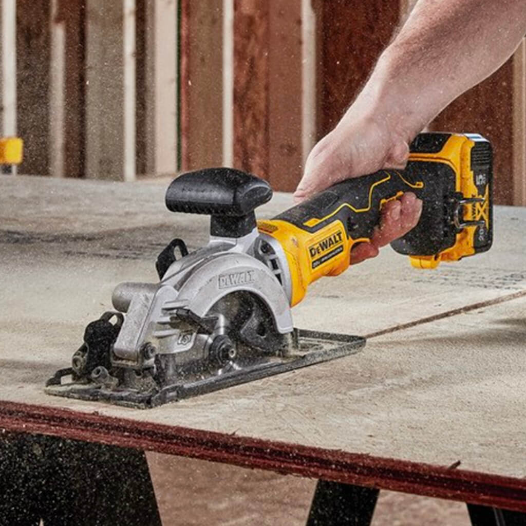 DEWALT DCS571B ATOMIC 20-Volt MAX Lithium-Ion 4-1/2 in. Brushless Circular Saw (Tool Only)