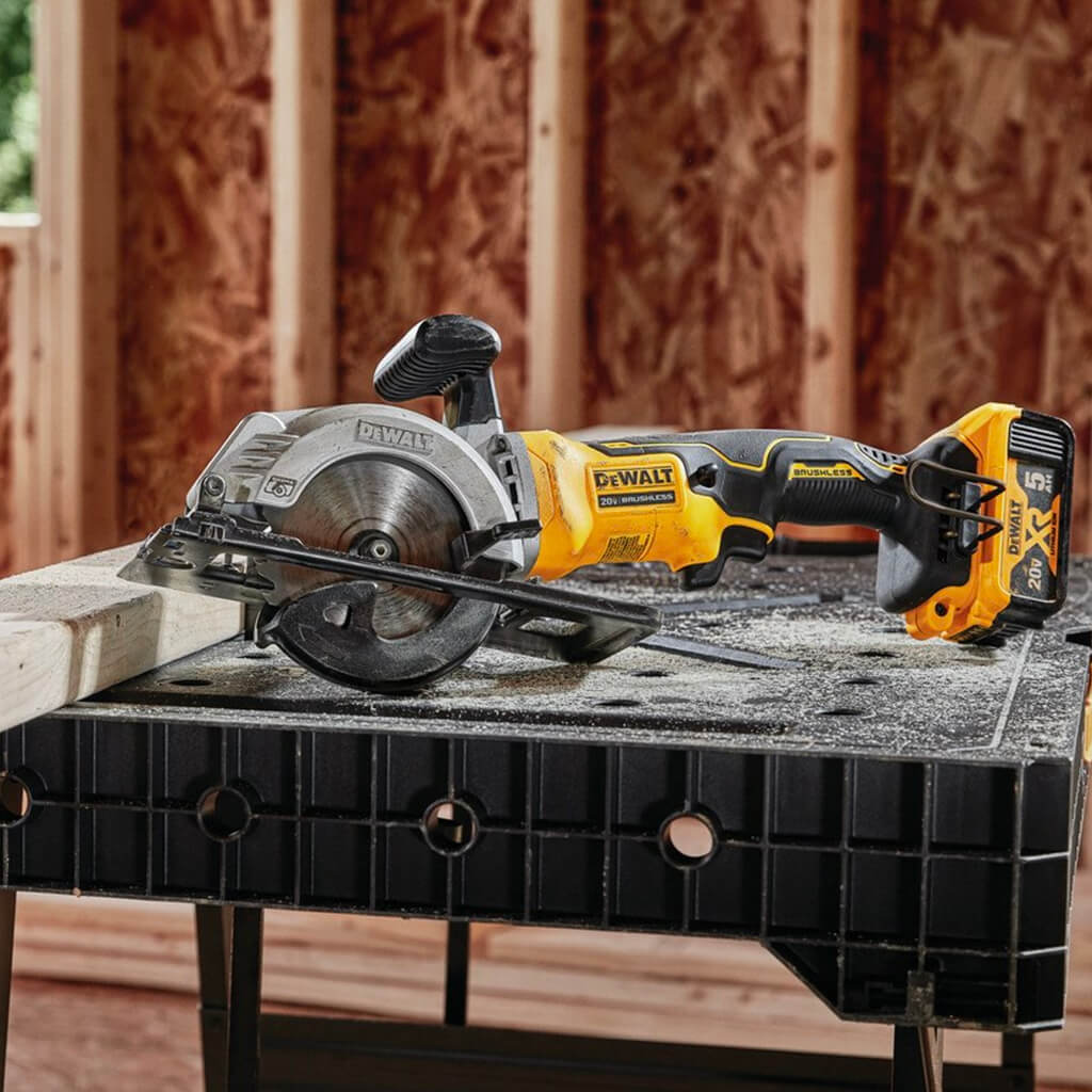 DEWALT DCS571B ATOMIC 20-Volt MAX Lithium-Ion 4-1/2 in. Brushless Circular Saw (Tool Only)