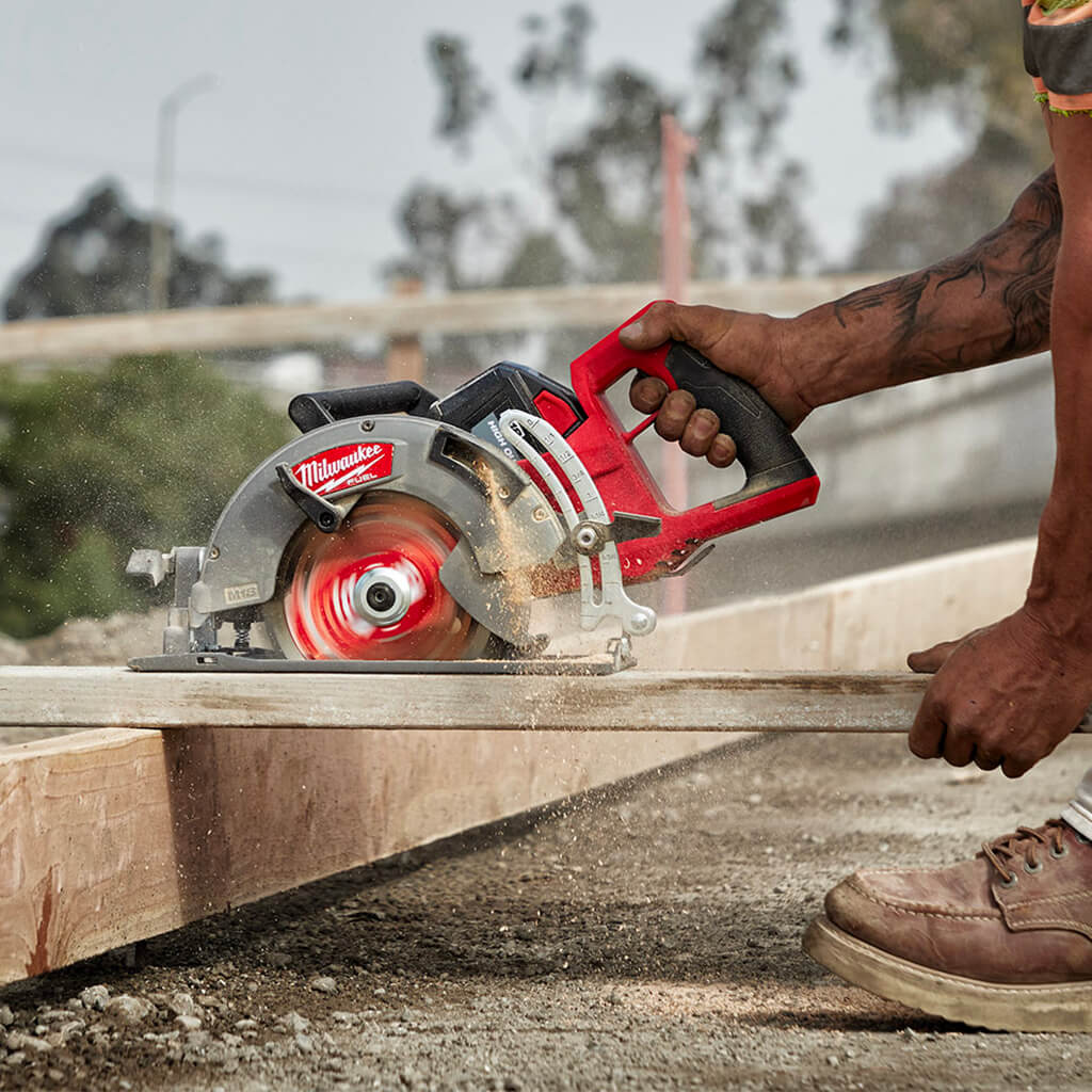 Milwaukee 2830-20 M18 FUEL 18-Volt Lithium-Ion 7-1/4 in. Brushless Circular Saw (Tool Only)