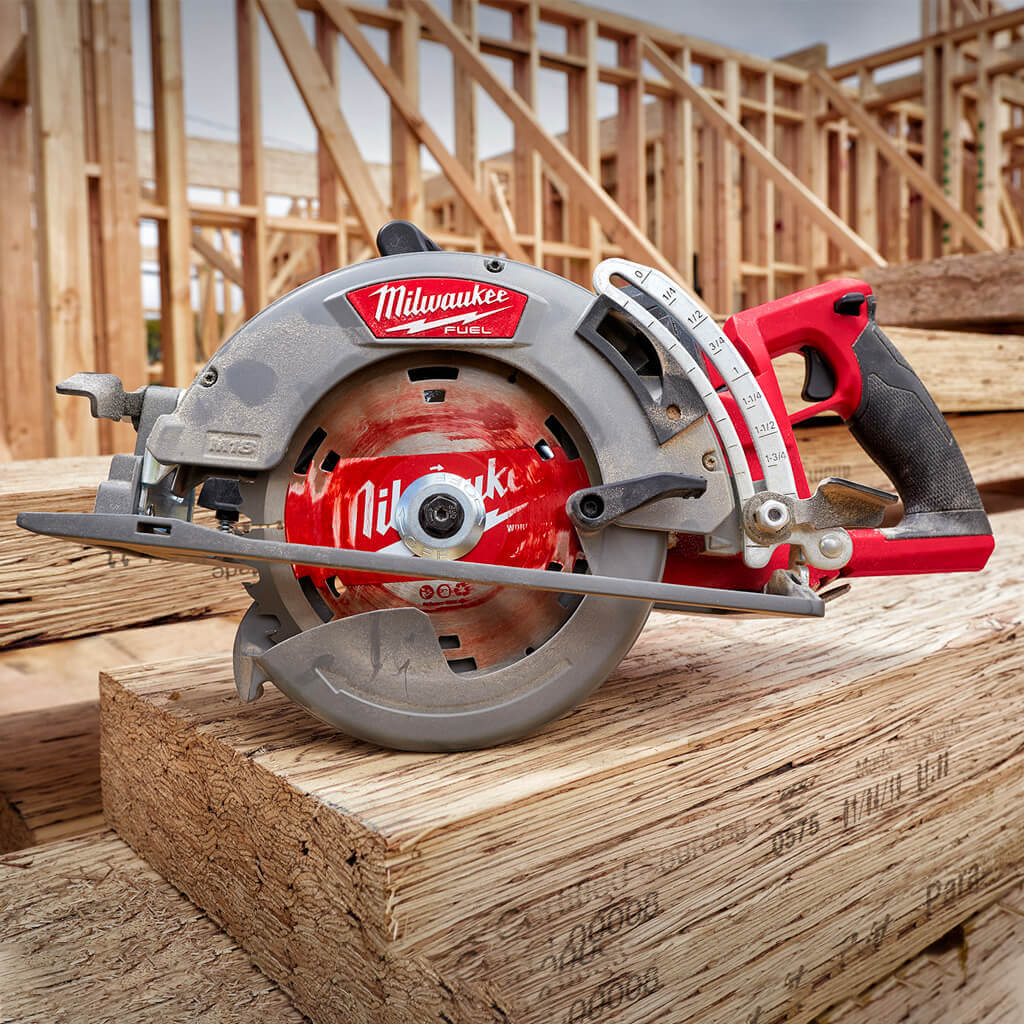 Milwaukee 2830-21HD M18 FUEL 18-Volt Lithium-Ion 7-1/4 in. Brushless Circular Saw Kit