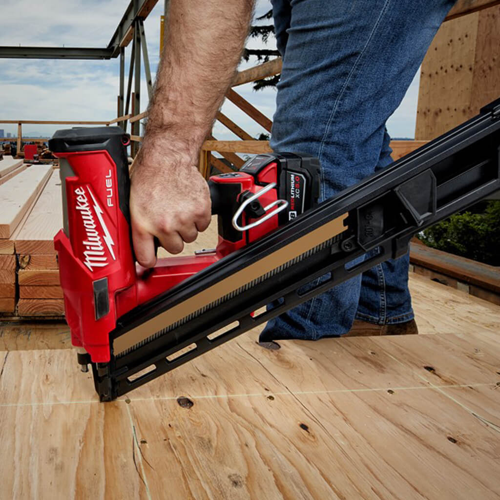 Milwaukee 2745-21 M18 FUEL 18-Volt Lithium-Ion 30-Degree Brushless Framing Nailer Kit