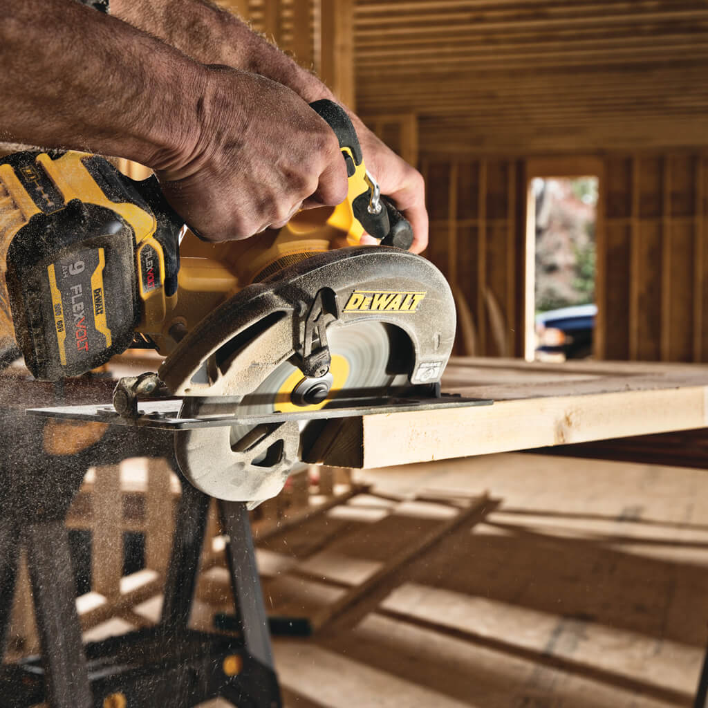 DEWALT DCS578X1 FLEXVOLT 60-Volt MAX 7-1/4 in. Brushless Circular Saw Kit