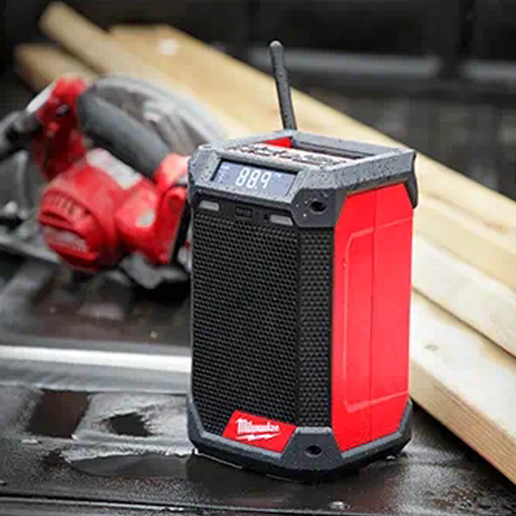 Milwaukee 2951-20 M12 12-Volt Lithium-Ion Cordless/Corded Radio with Integrated Charger (Tool Only)