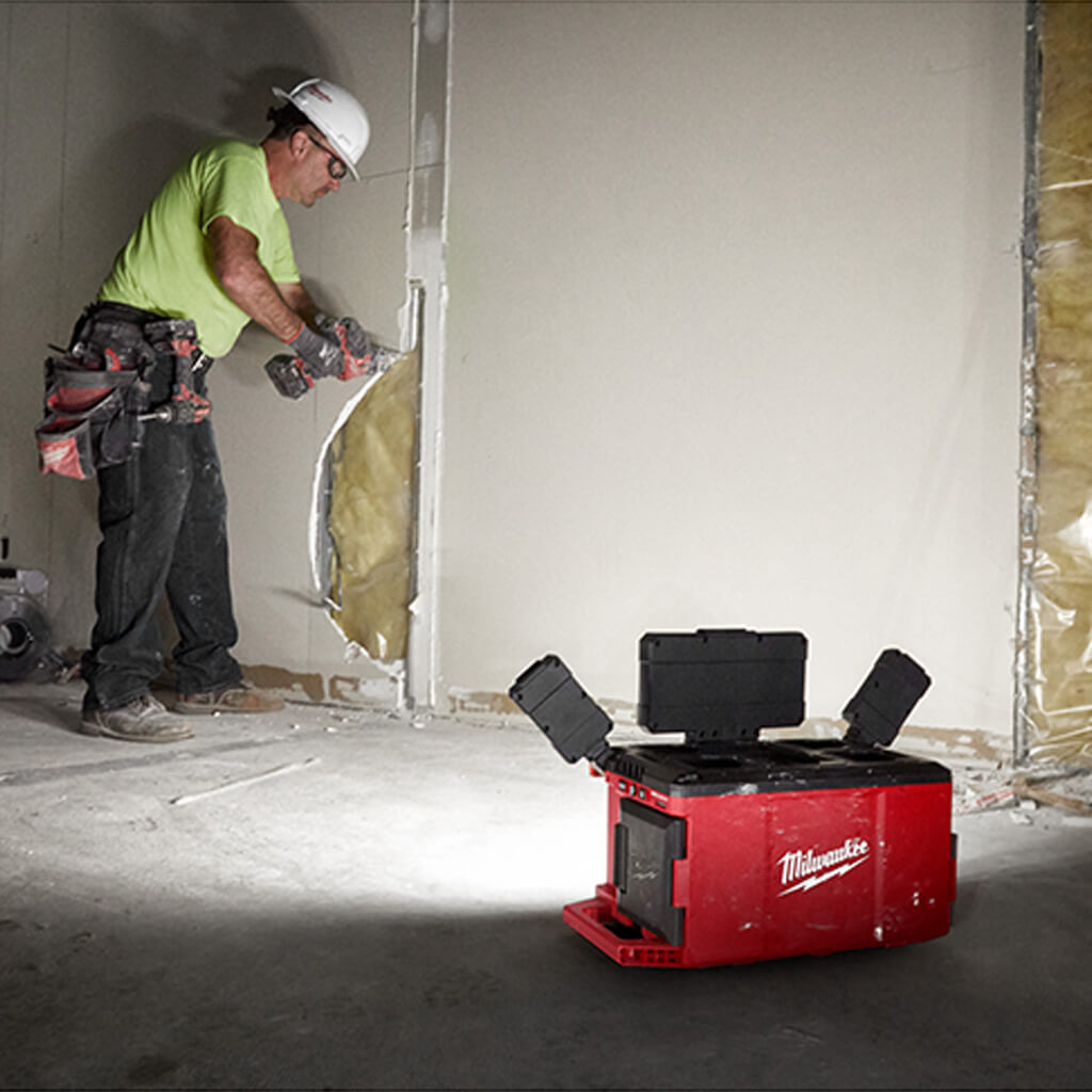 Milwaukee 2357-20 M18 PACKOUT 18-Volt Lithium-Ion 3,000-Lumen LED Area Work Light (Tool Only)