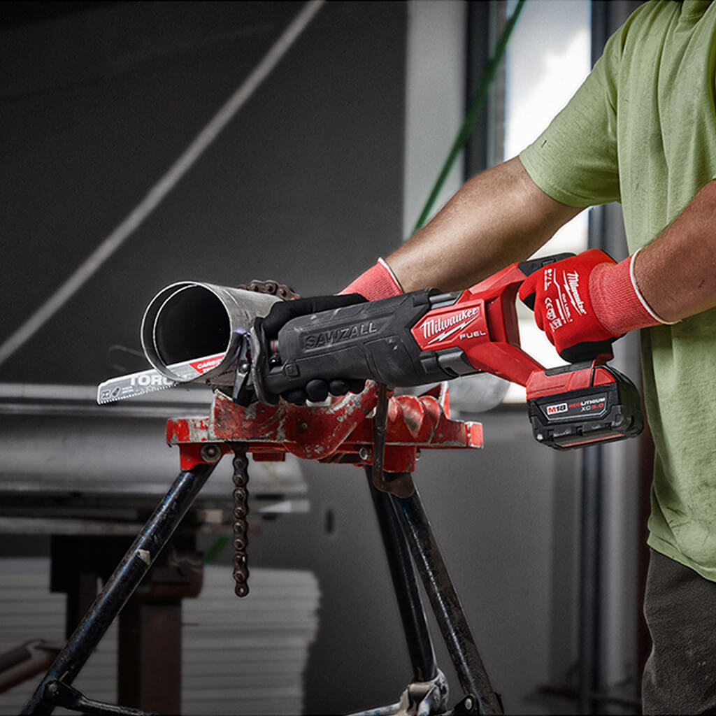 Milwaukee 2821-20 M18 FUEL 18-Volt Lithium-Ion 1-1/4 in. Brushless SAWZALL Reciprocating Saw (Tool Only)