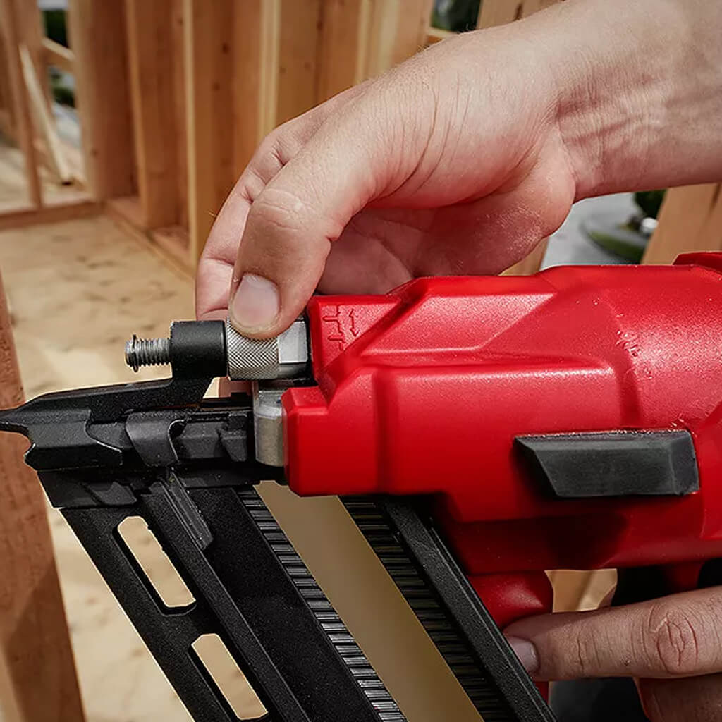 Milwaukee 2745-20 M18 FUEL 18-Volt Lithium-Ion 30-Degree Cordless Brushless Framing Nailer (Tool Only)