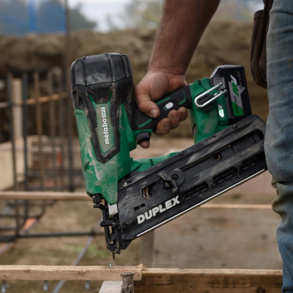 Metabo HPT NR3675DDM 36-Volt MultiVolt 3-1/2 in. 21-Degree Cordless Duplex Framing Nailer Kit