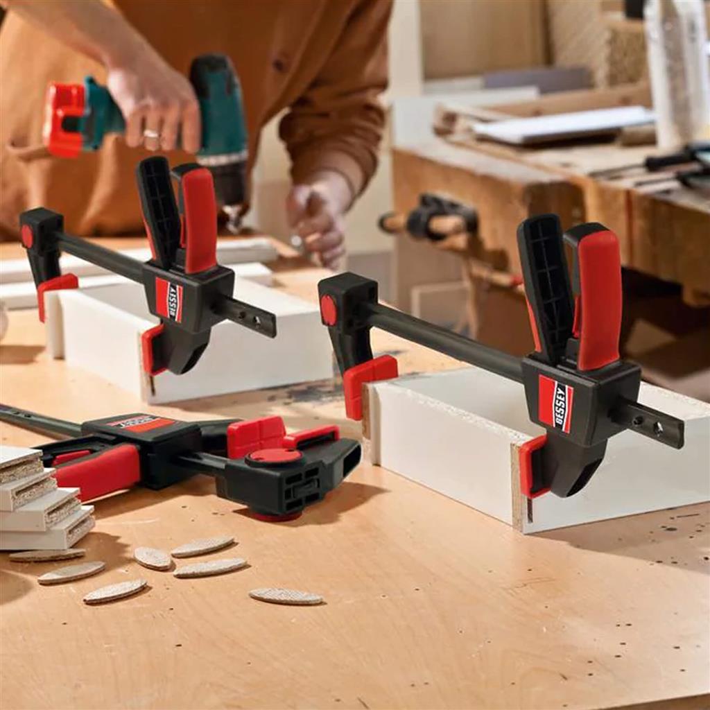 Bessey EHKL06 6 in. x 3-1/8 in. 300 lb. Clamping Force EHK One Handed Trigger Clamp