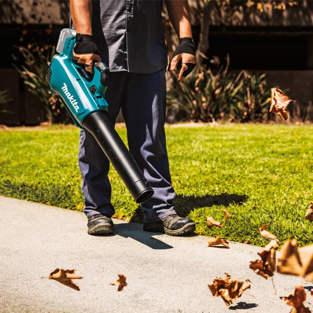 Makita DUB184RT 18-Volt Lithium Ion 5.0Ah Cordless Brushless Turbo Blower Kit