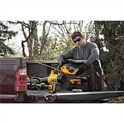 DEWALT DCHT820P1 20-Volt Lithium-Ion MAX 5.0 Ah 22 in. Hedge Trimmer Kit