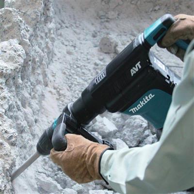  Makita HM1111C 14 Amp 17.3 lb. SDS-Max AVT Demolition Hammer