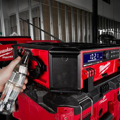 Milwaukee 2950-20 M18 18-Volt PACKOUT Radio and Charger