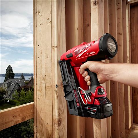 Milwaukee 2745-21 M18 FUEL 18-Volt Lithium-Ion 30-Degree Brushless Framing Nailer Kit