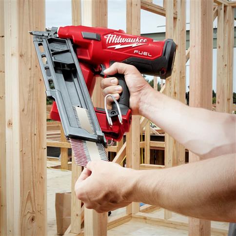 Milwaukee 2745-21 M18 FUEL 18-Volt Lithium-Ion 30-Degree Brushless Framing Nailer Kit