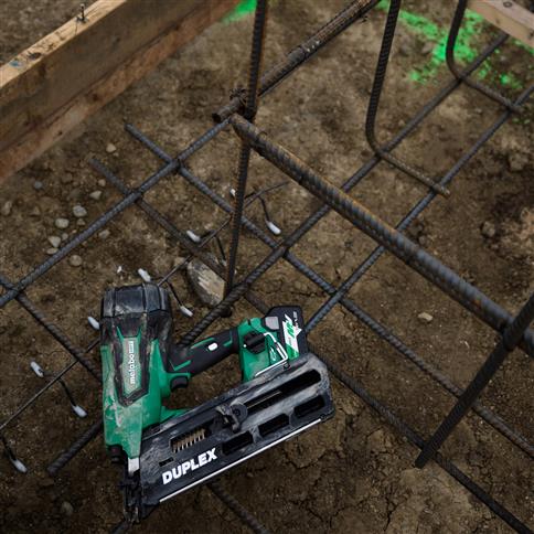 Metabo HPT NR3675DDM 36-Volt MultiVolt 3-1/2 in. 21-Degree Cordless Duplex Framing Nailer Kit